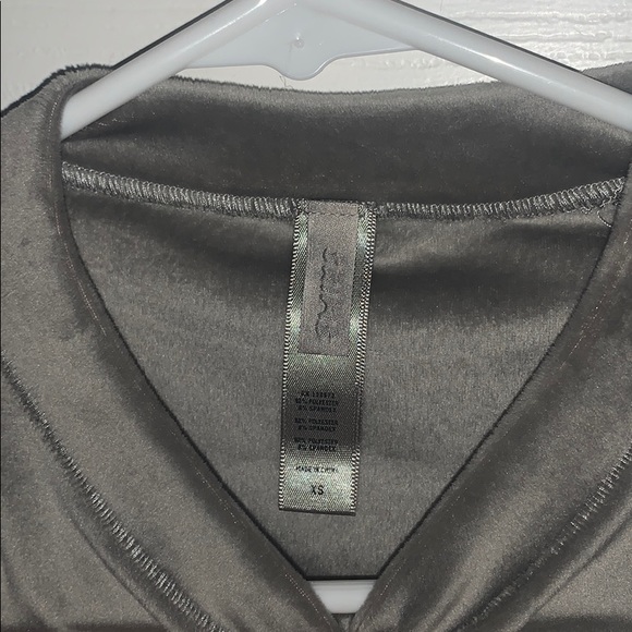 Skims Velour top -NEW - Picture 4 of 4